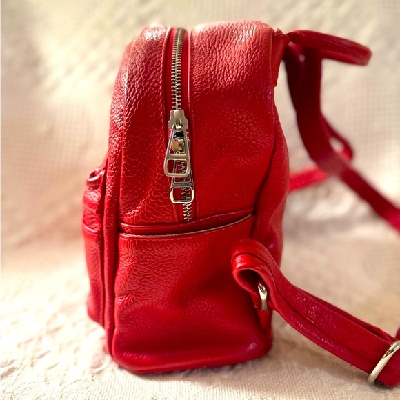 BCBGMaxAzaria Red Adjustable Backpack Purse Made in Italy Good Condition - Picture 8 of 16